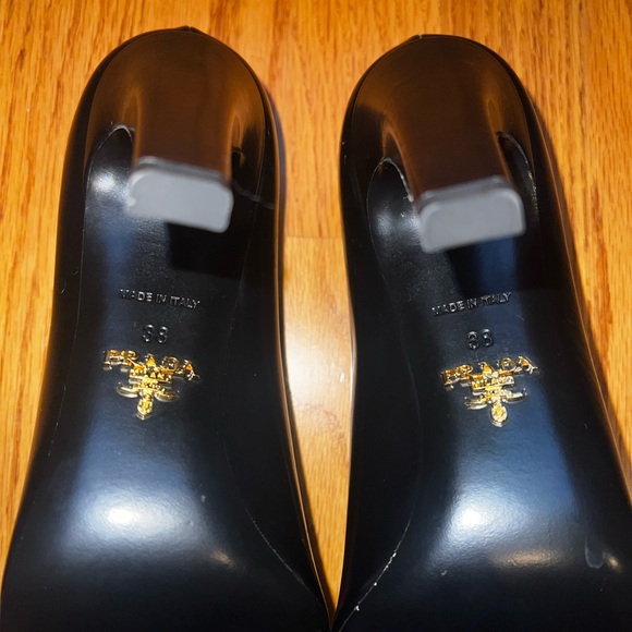 Prada Leather Pointy-Toe Pump in Black - Picture 10 of 10